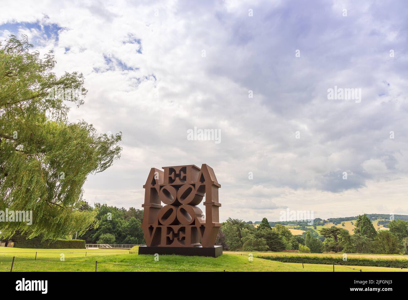 LOVE WALL, Skulptur des amerikanischen Künstlers Robert Indiana aus dem Jahr 1966-2006, ausgestellt im YSP in der Nähe von Wakefield, Großbritannien. Stockfoto