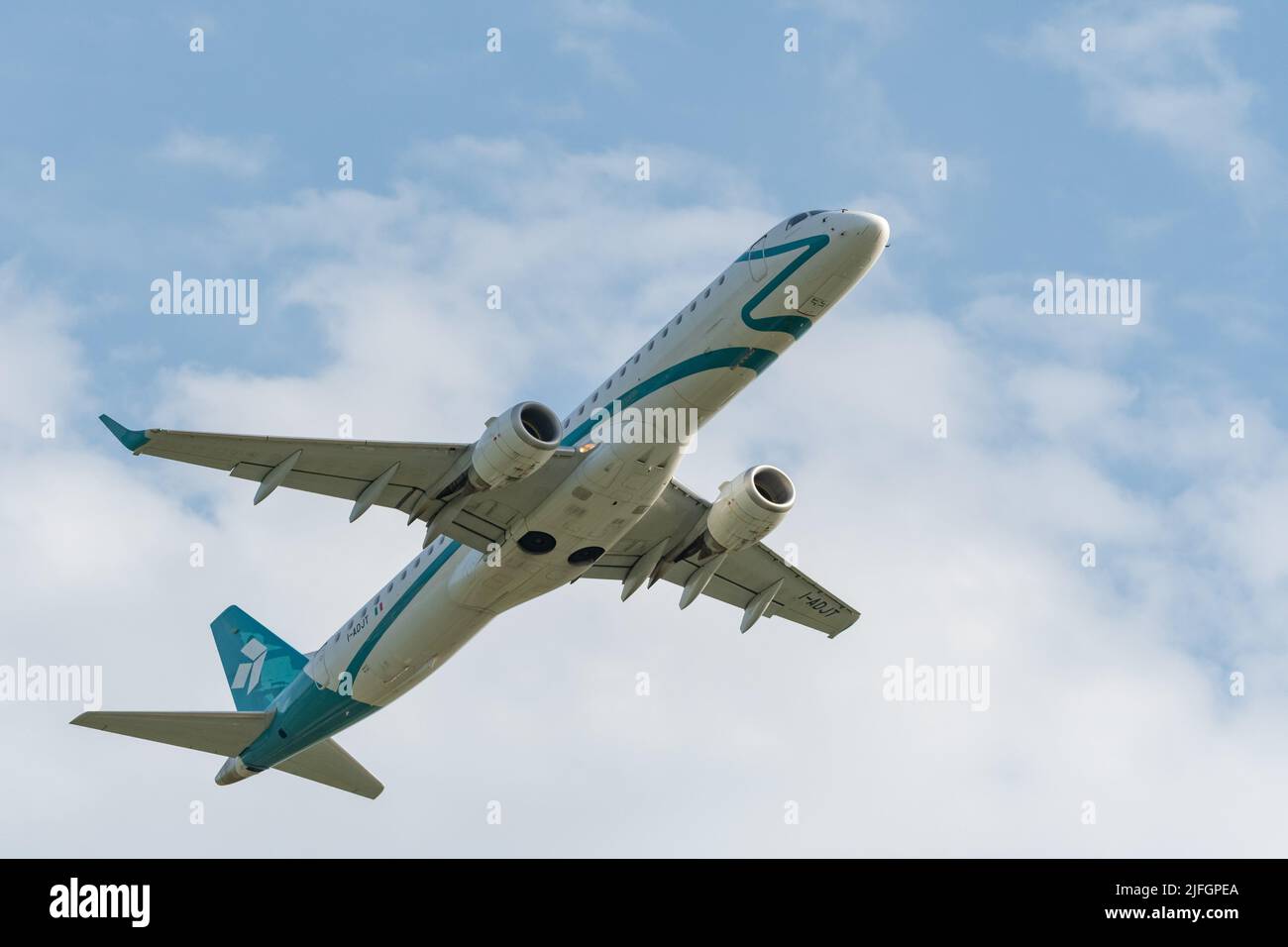 Zürich, Schweiz, 20. Mai 2022 Air Dolomiti Embraer ERJ-195 LR Abflug von der Start- und Landebahn 32 Stockfoto