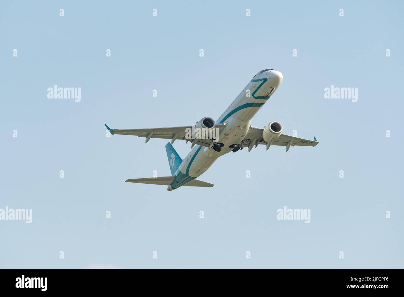 Zürich, Schweiz, 20. Mai 2022 Air Dolomiti Embraer ERJ-195 LR Abflug von der Start- und Landebahn 32 Stockfoto