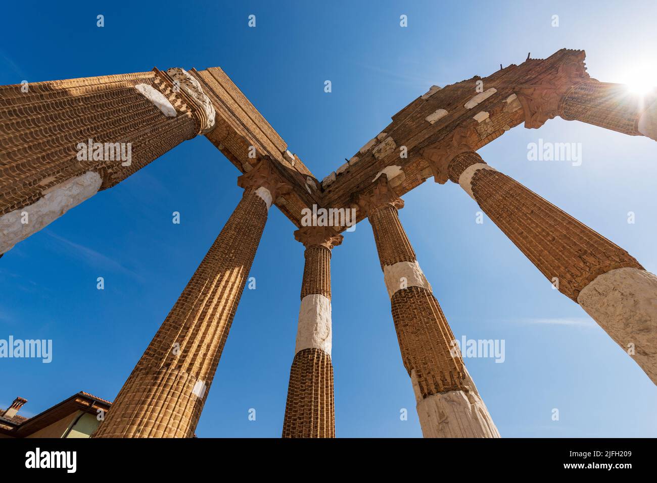 Alte Ruinen des römischen Tempels in der Innenstadt von Brescia, Capitolium (Tempio Capitolino), 73 AC, UNESCO-Weltkulturerbe, Lombardei, Italien, Europa. Stockfoto