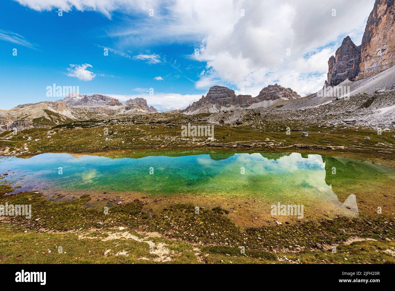 Kleiner See und Sextner Dolomiten von Tre Cime di Lavaredo oder drei Zinnen, Naturpark Dolomiti Di Sesto, Trentino-Südtirol, Italien, Europa. Stockfoto