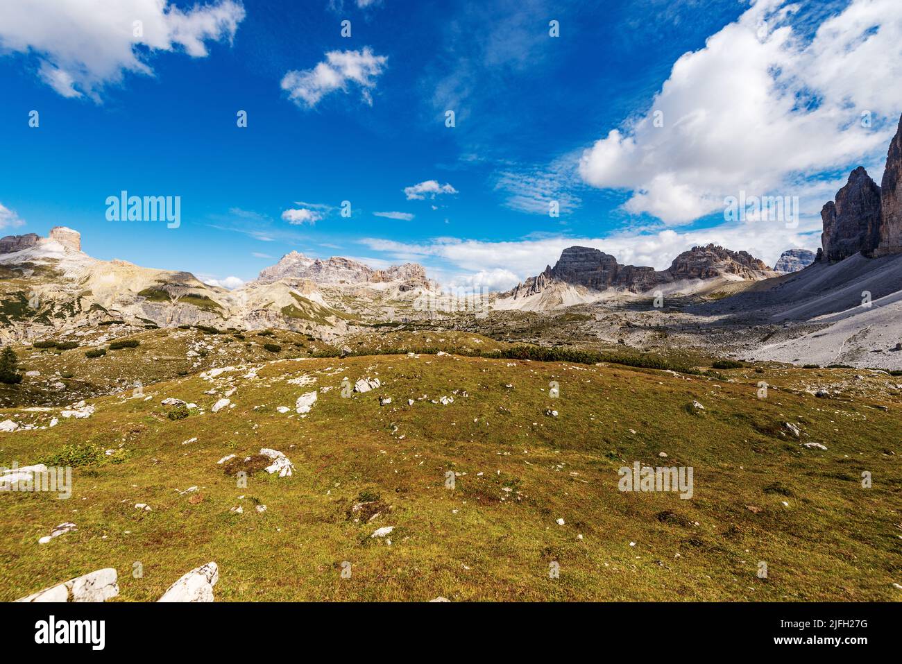 Sextner Dolomiten aus der Tre Cime di Lavaredo, Naturpark Dolomiti di Sesto, Bozen, Toblach, Trentino-Südtirol, Italien, Europa. Stockfoto