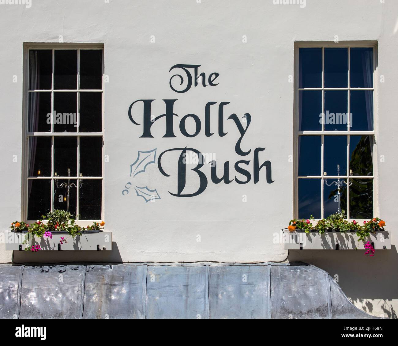 London, Großbritannien - 19. 2022. Mai: Das Äußere des Holly Bush Pubs im Stadtteil Hampstead in London, Großbritannien. Stockfoto