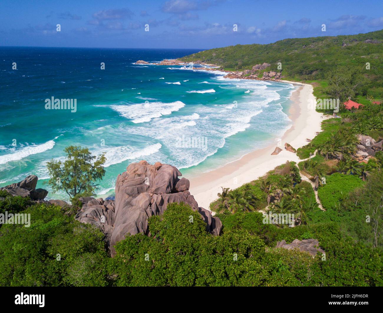 Drohnenfotografie über La Digue, Seychellen Stockfoto