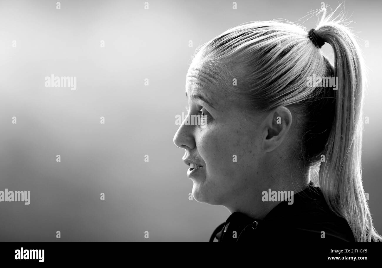 Beth Mead interviewte während einer Mediensitzung im St. George's Park, Burton-on-Trent. Bilddatum: Sonntag, 3. Juli 2022. Stockfoto