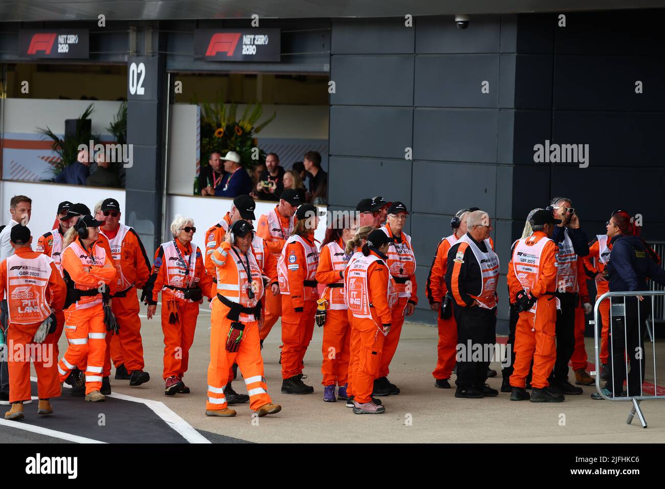 Silverstone, Großbritannien. 03.. Juli 2022. Marschalls auf dem Podium. 03.07.2022. Formel 1 Weltmeisterschaft, Rd 10, Großer Preis Von Großbritannien, Silverstone, England, Wettkampftag. Bildnachweis sollte lauten: XPB/Press Association Images. Quelle: XPB Images Ltd/Alamy Live News Stockfoto