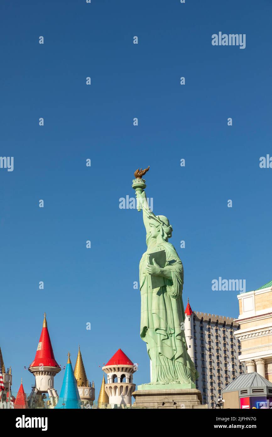 Las Vegas, USA - 25. Mai 2022: Freiheitsstatue im New York-New York Hotel and Casino am Las Vegas Boulevard South, in Paradise, Nevada. Stockfoto