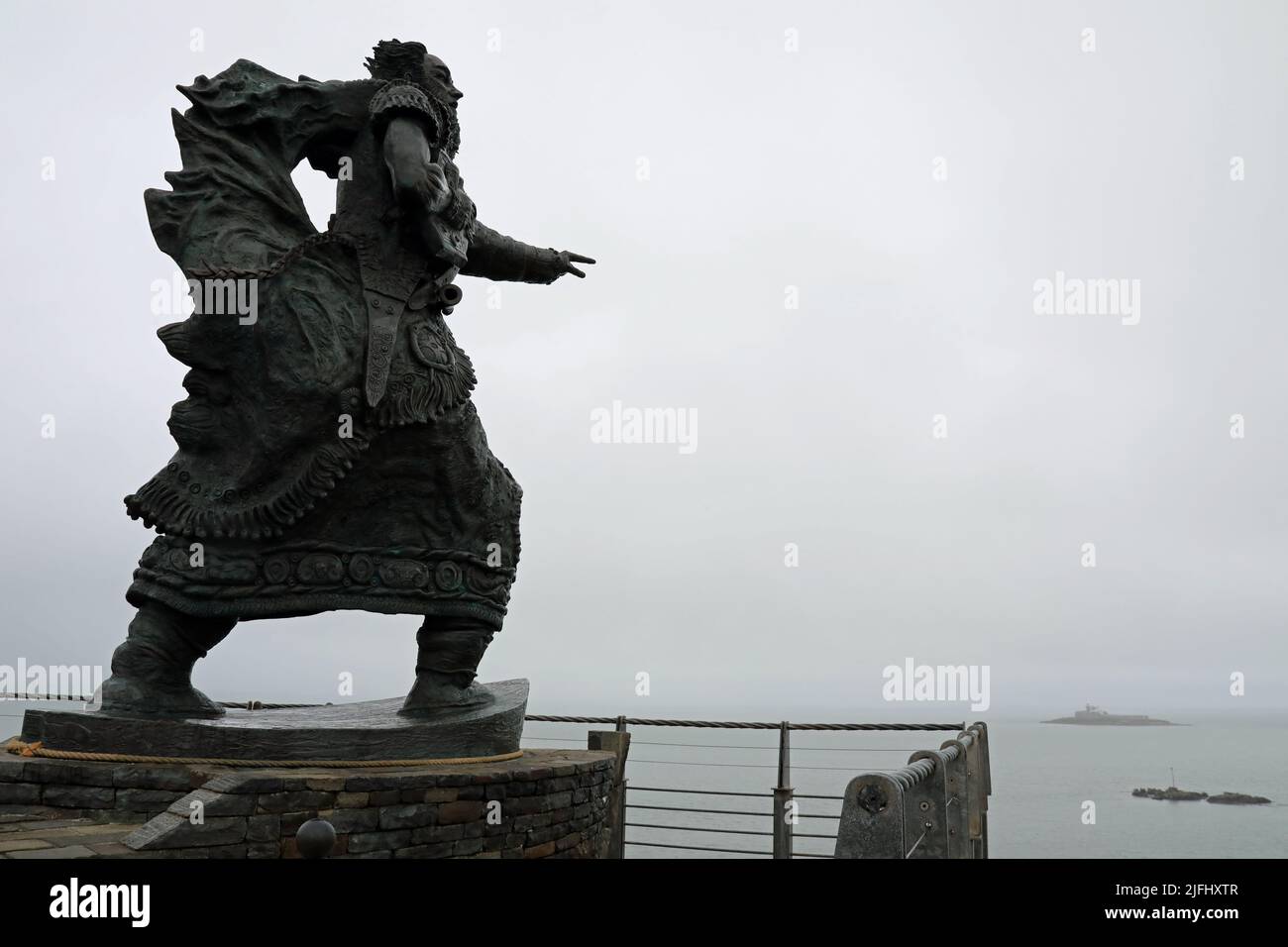 Statue von Saint Brendan the Navigator auf dem Samphire Rock im Fenit Harbour in der Grafschaft Kerry Stockfoto