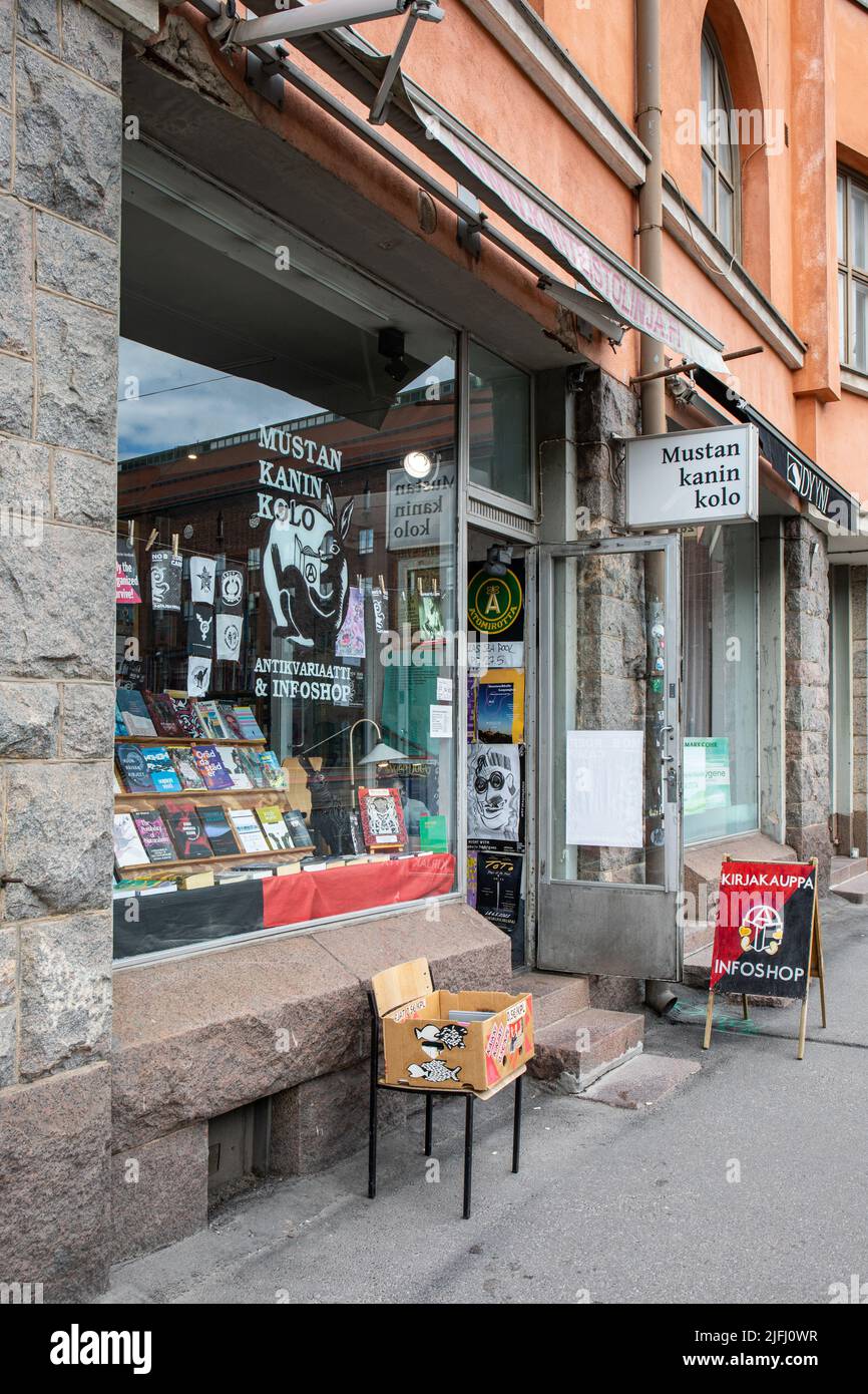 Mustan kanin kolo, ein ehrenamtlich geführter anarchistischer Infoshop und antiquarischer Buchladen im finnischen Kallio-Viertel Stockfoto