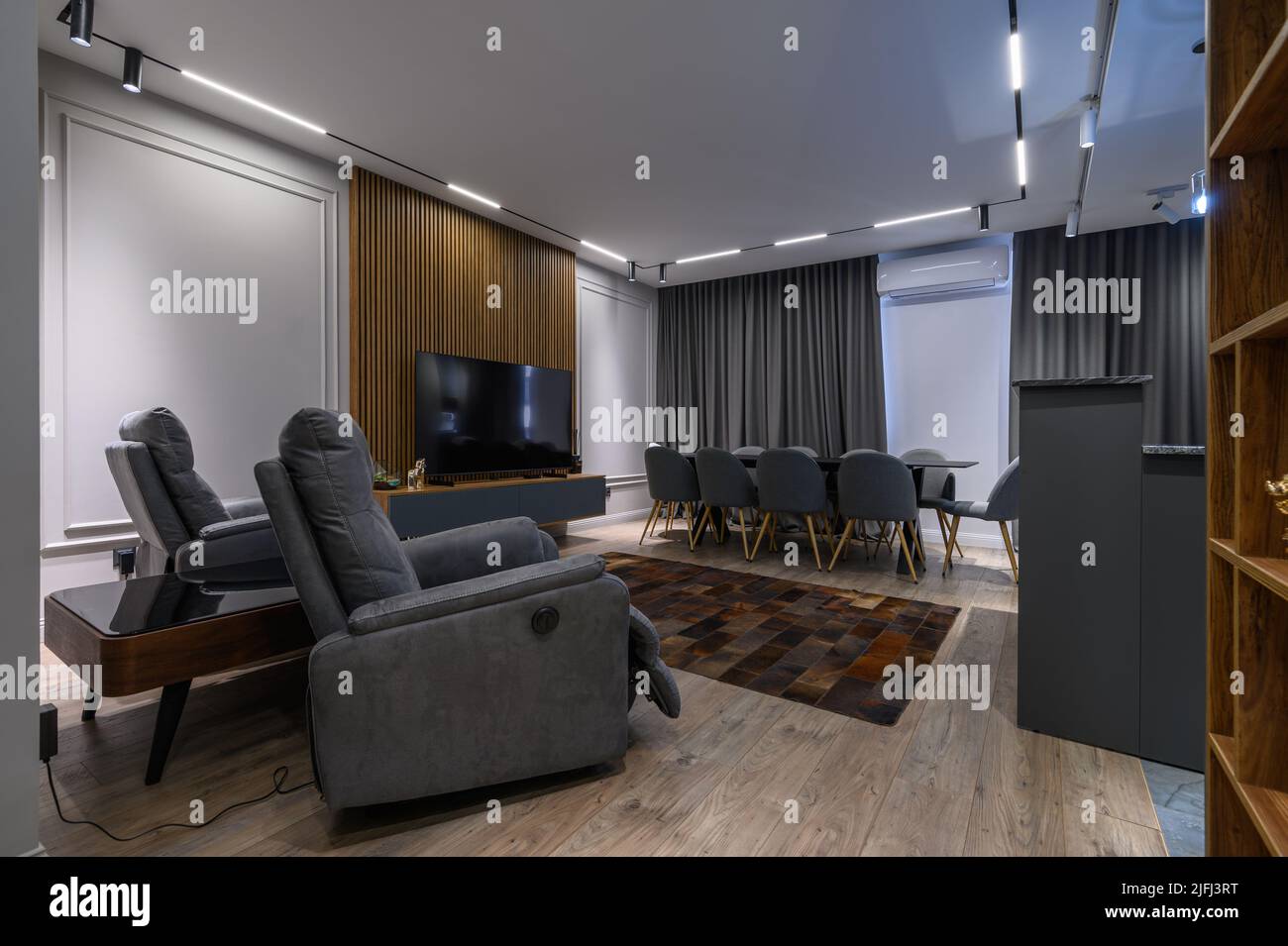 Luxus Wohnzimmer und Küche in Studio-Apartment Stockfoto