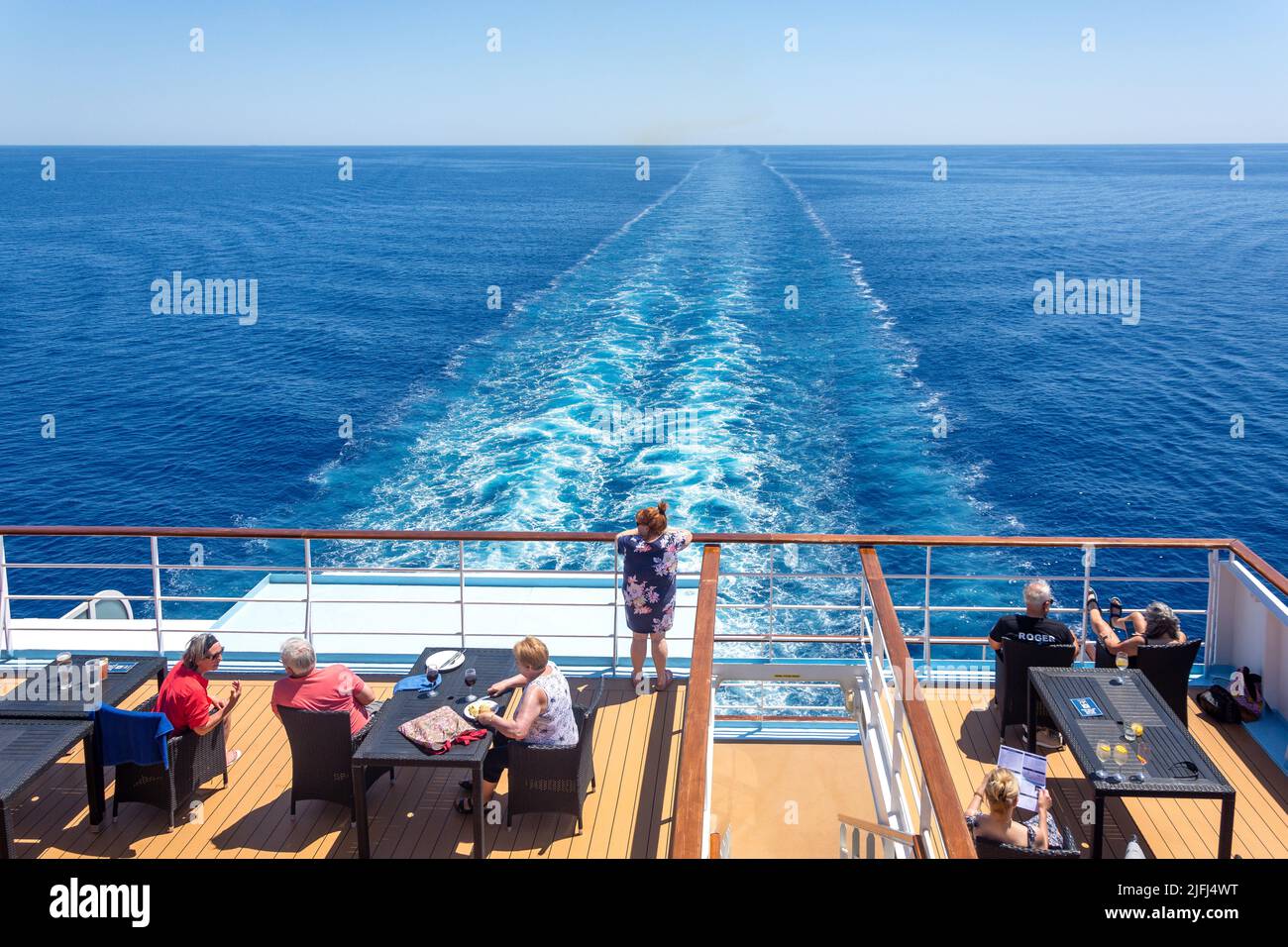 Blick vom Achterdeck des Marella Explorer-Schiffes, Adria, Mittelmeer, Europa Stockfoto