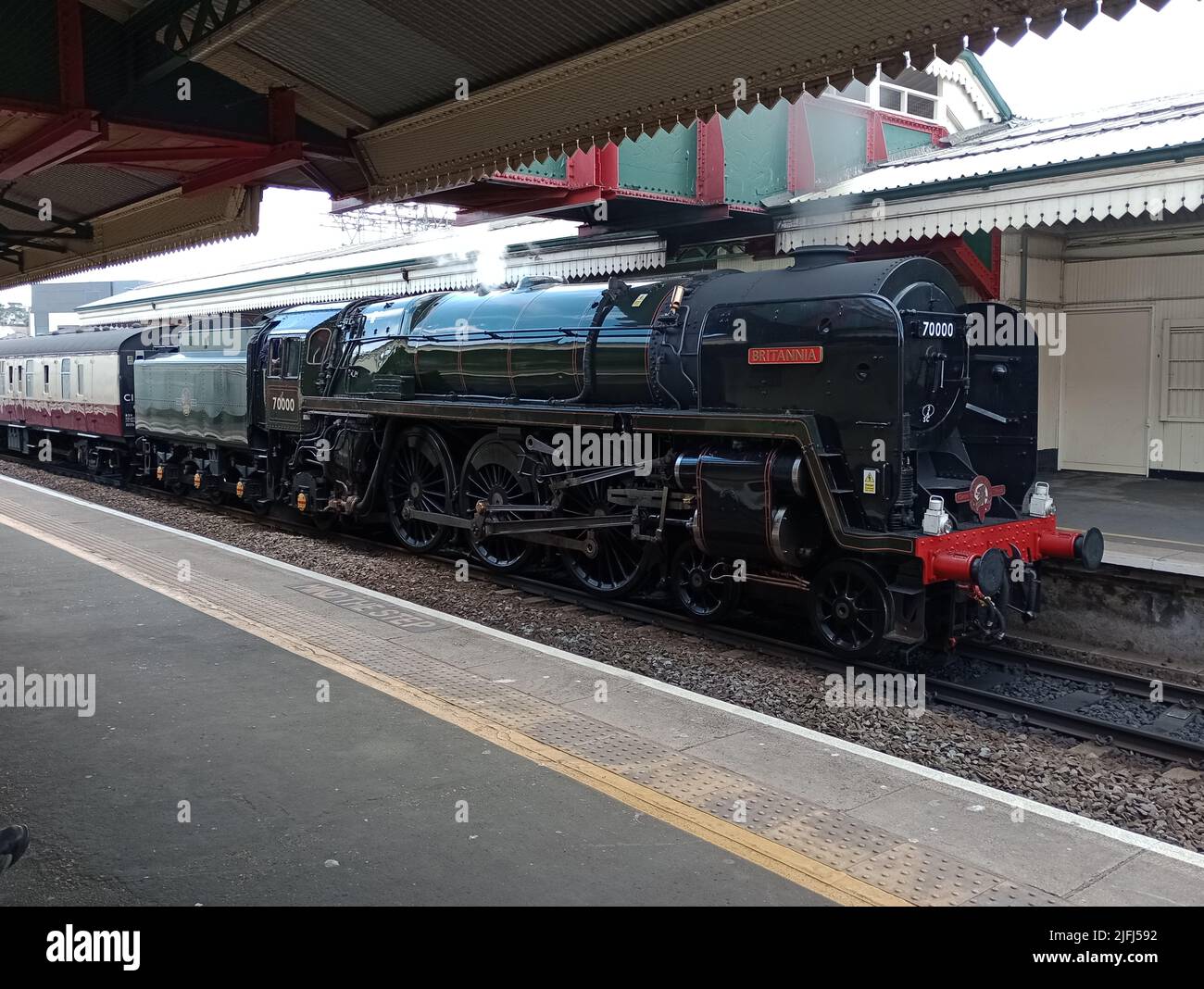 BR Standard Class 7 70000 „Britannia“ am Bahnhof Paignton, Devon, England, Großbritannien. Stockfoto