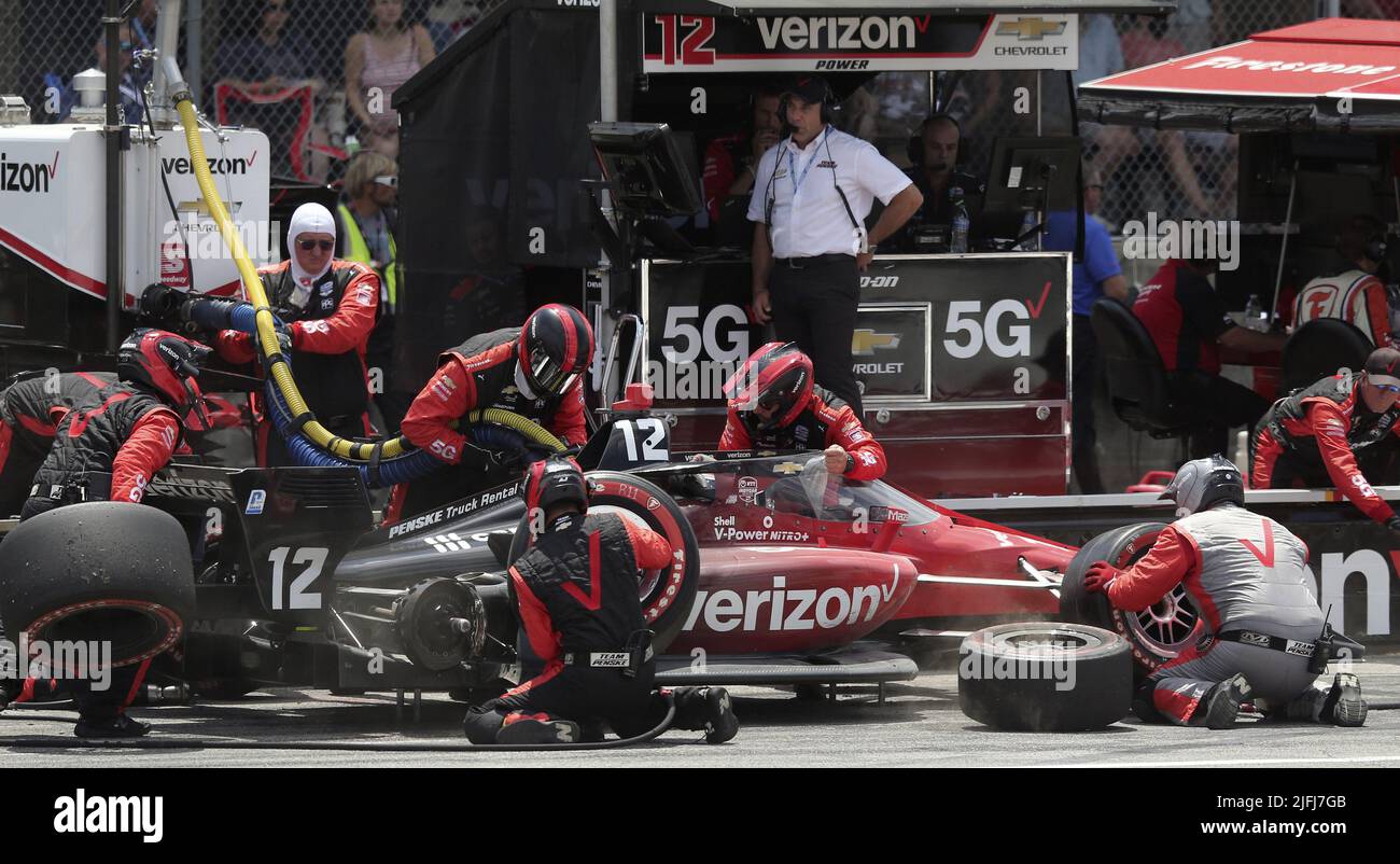 Akron, Usa. 03.. Juli 2022. Scott Dixon (12) beendet am Sonntag, den 3. Juli 2022, während der Honda 200 einen Boxenstopp auf dem Mid Ohio Sports Course in Lexington, Ohio. Foto von Aaron Josefczyk/UPI Credit: UPI/Alamy Live News Stockfoto
