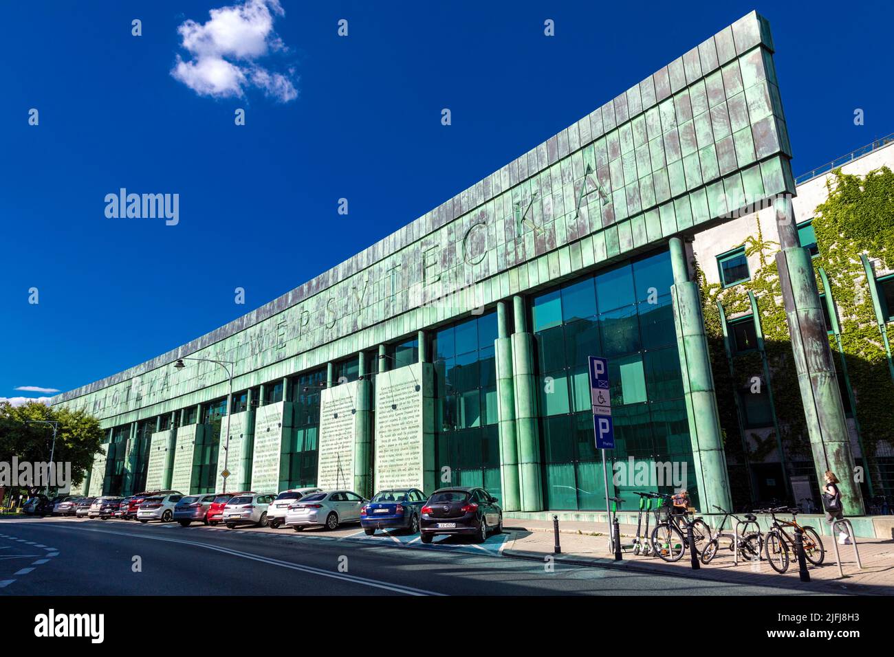 Grüne Kupferfassade des Gebäudes der Warschauer Universitätsbibliothek, Powiśle, Warschau, Polen Stockfoto