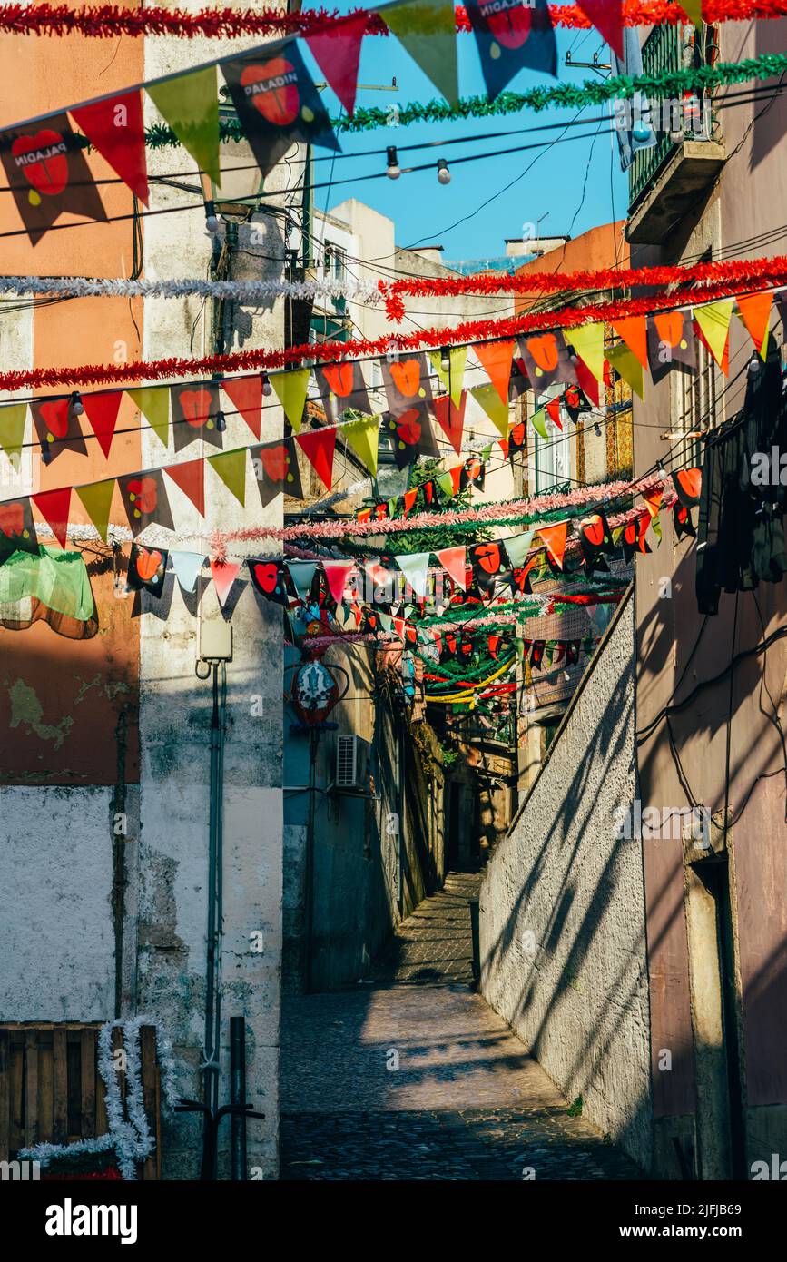 Typisch portugiesische Straßenfeste im Viertel Mouraria während der Saints Popular Partys Stockfoto