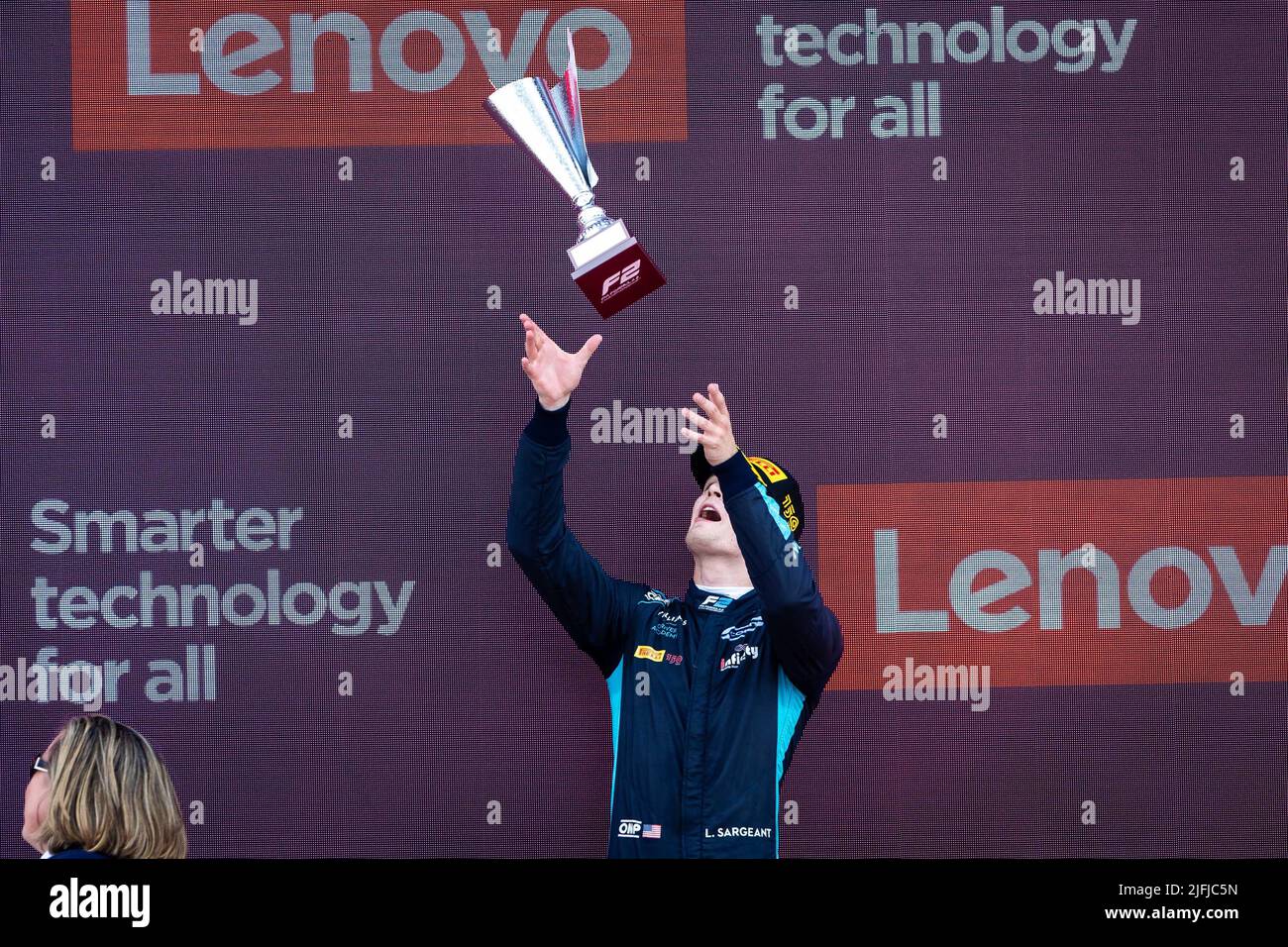 SARGEANT Logan (usa), Carlin, Dallara F2, Podium während des 7.. Rennens der FIA Formel-2-Meisterschaft 2022 auf dem Silverstone Circuit, vom 1. Bis 3. Juli 2022 in Silverstone, Großbritannien - Foto: Sebastian Rozendaal/DPPI/LiveMedia Stockfoto