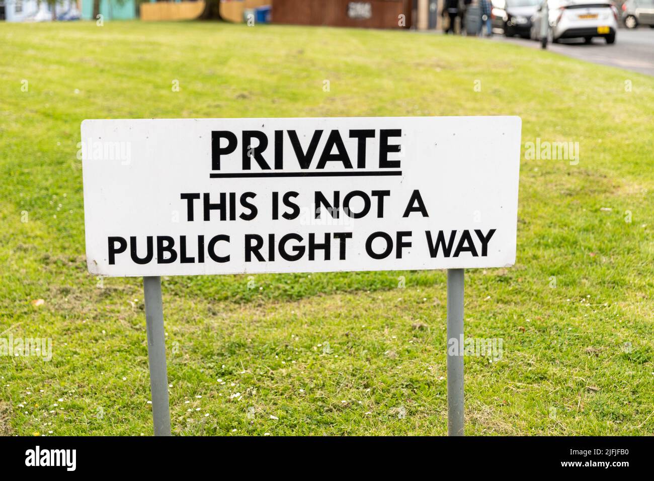 Ein Schild mit der Aufschrift „Privat: Dies ist kein öffentliches Wegerecht“ Stockfoto