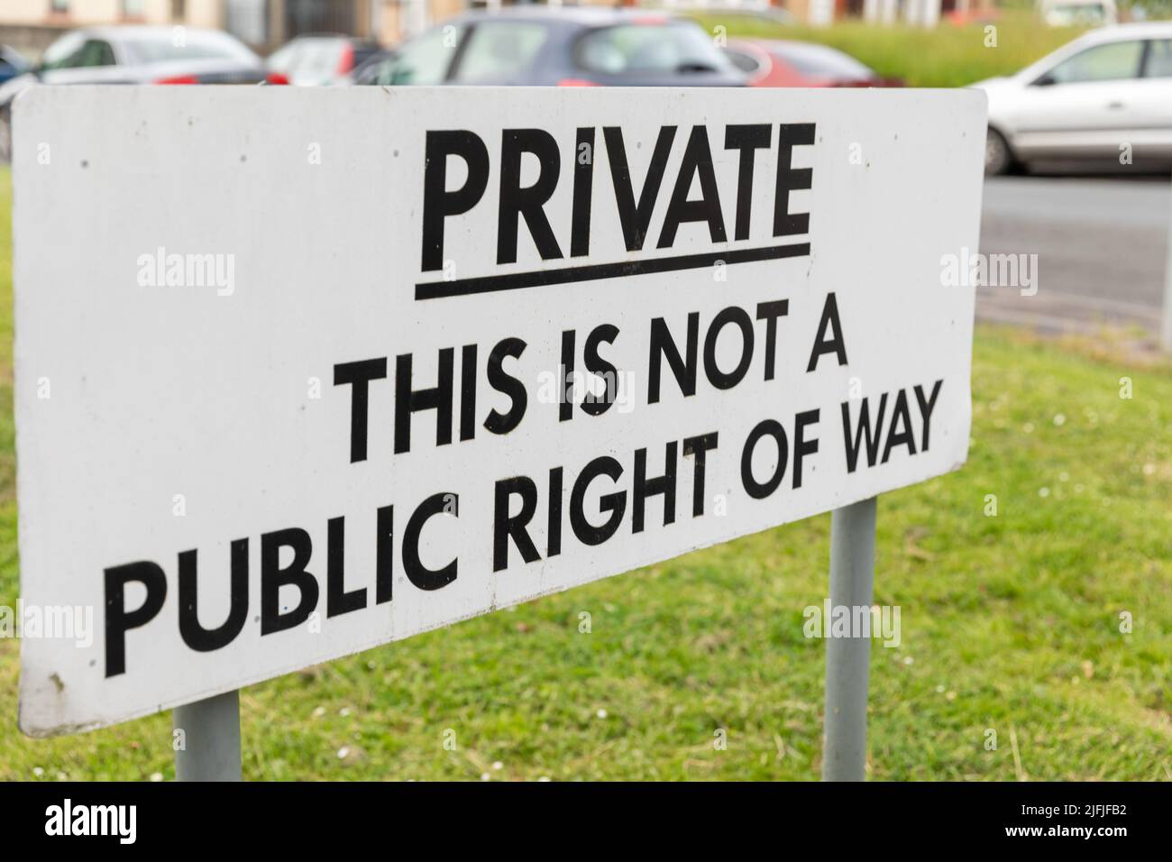 Ein Schild mit der Aufschrift „Privat: Dies ist kein öffentliches Wegerecht“ Stockfoto