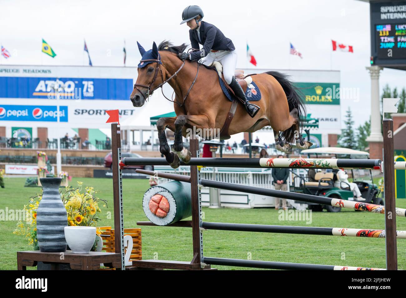 Calgary, Alberta, Kanada, 2022-07-03, Lucy Deslauriers (USA) reitet Hester, Spruce Meadows International Showjumping, Pan American Cup by Rolex. Stockfoto