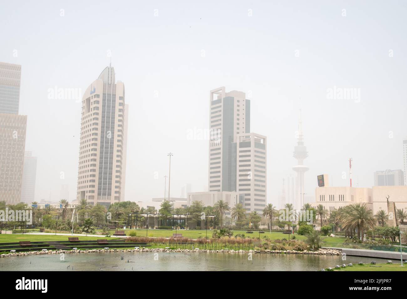 Blick auf die Innenstadt von Kuwait City vom Al Shaheed Park Stockfoto