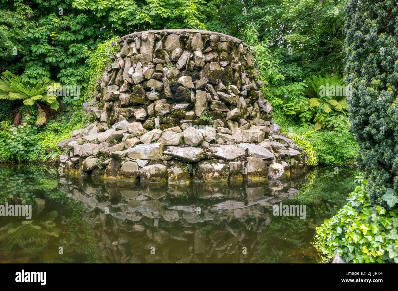 Dublin, Irland - 6. Juni 2022: Blick auf die Iveagh Gardens im Stadtzentrum von Dublin Stockfoto