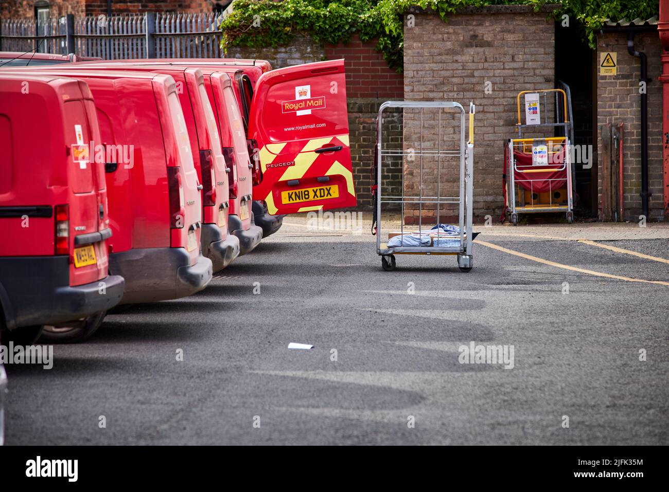 Selby Stadtzentrum, Royal Mail Sortierung Büro Lieferwagen Stockfoto