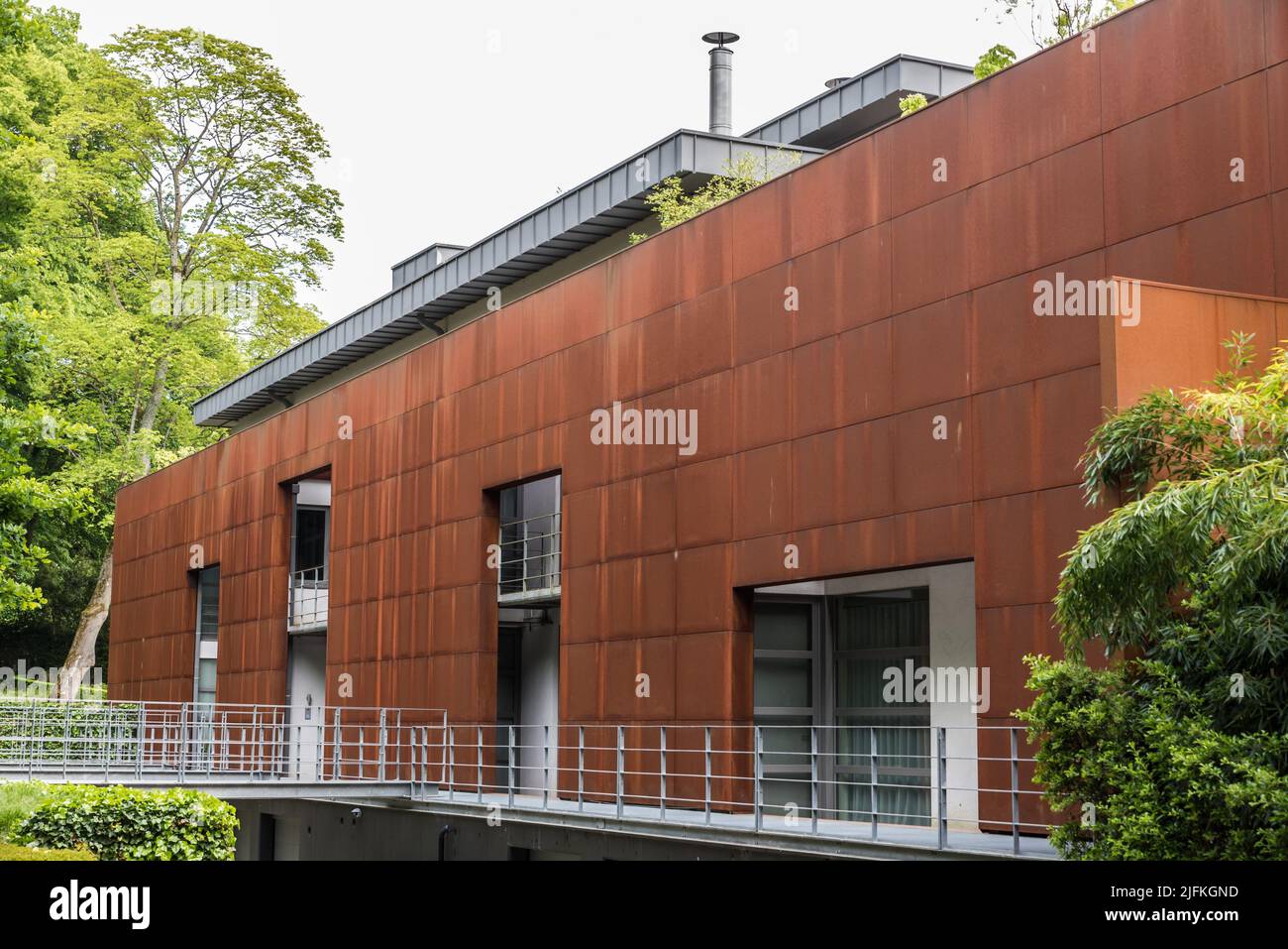 Uccle, Region Brüssel-Hauptstadt - Belgien - 05 29 2020 Zeitgenössische luxuriöse Wohnungsbau. Stockfoto