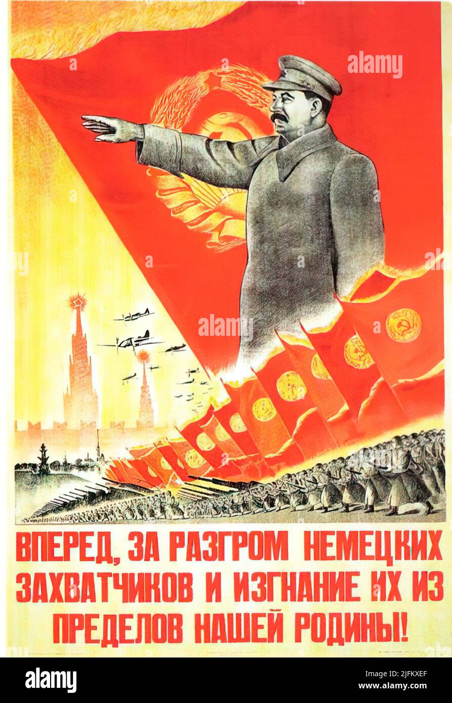 Kommunistisches Propagandaplakat, Joseph Stalin - Nachdem Deutschland den Nichtangriffspakt mit der Sowjetunion verletzt hatte, schloss es sich den alliierten Staaten und an Stockfoto