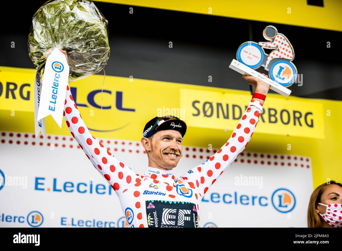 Sonderborg, Dänemark. 03.. Juli 2022. Magnus Cort von EF Education-EasyPost nach der Etappe 3 der Tour de France 2022 auf dem Podium im Polka-Dot-Trikot zu sehen. (Foto: Gonzales Photo/Alamy Live News Stockfoto