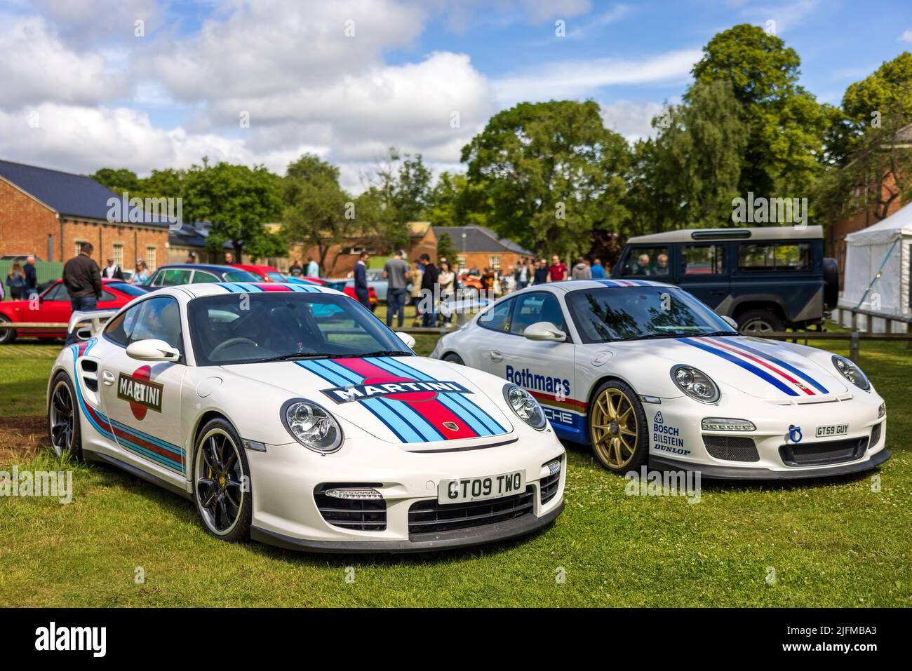 2009 Porsche 911 GT2 ‘GT09 TWO’ & Porsche 911 GT3 ‘GT59 GUY’ auf der Juni Scramble im Bicester Heritage Center am 19.. Juni 202 ausgestellt Stockfoto