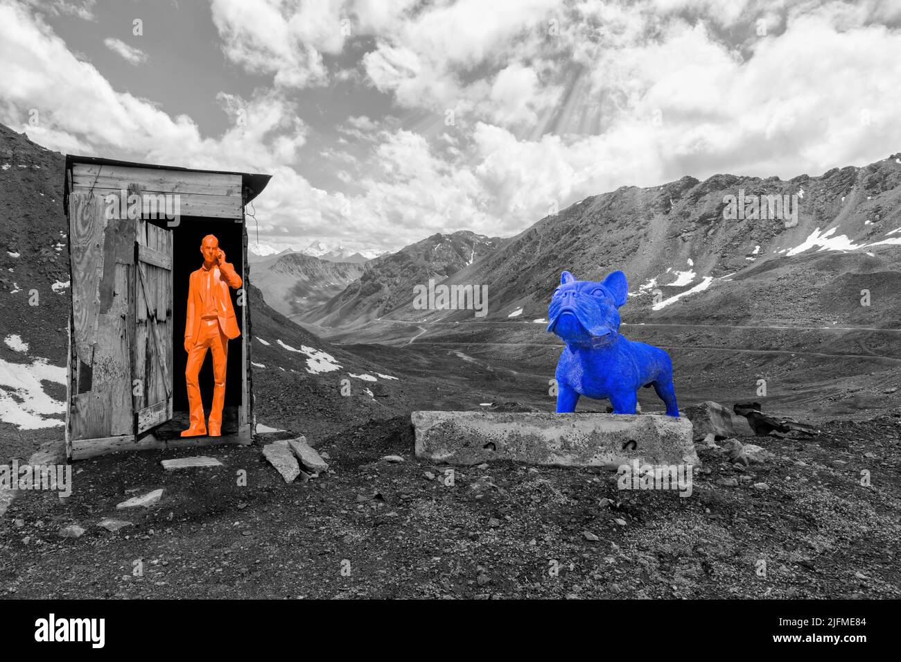 Fantasy-Bild, Statuen in einer surrealen Berglandschaft Stockfoto
