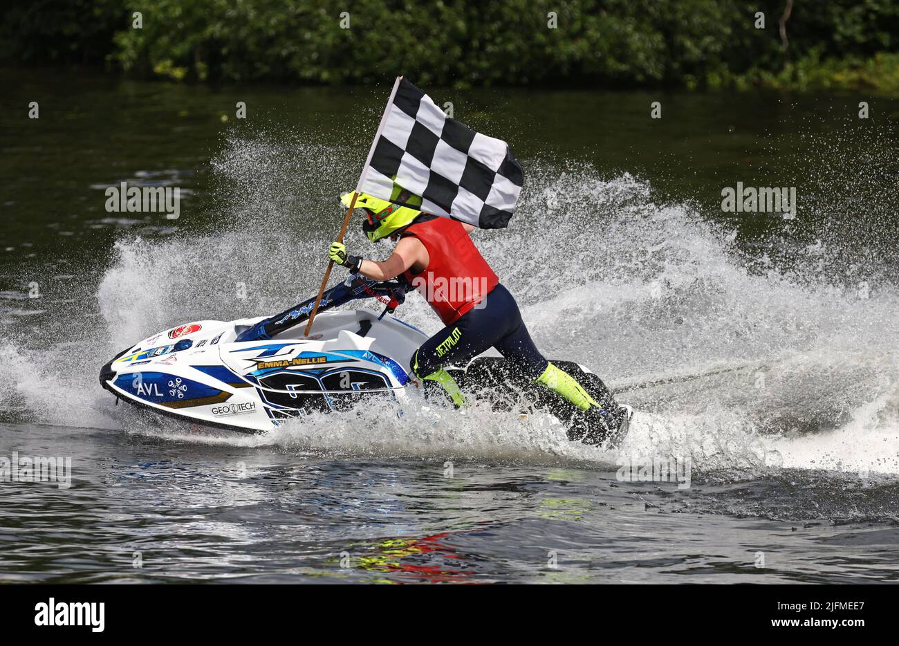 Die schwedische Meisterschaftswoche (auf schwedisch: SM-Veckan) am Freitag in Linköping, Schweden. Im Bild: Schwedische Meisterschaften in Aquabike (Jetski) auf dem Kinda-Kanal im Zentrum von Linköping. Der fünfmalige Weltmeister hielt den Druck. Emma-Nellie Örtendahl gewann nach einem gleichmäßigen Kampf das Gold der schwedischen Meisterschaft in Aquabike. - Verdammt gut, sagt sie, im schwedischen Fernsehen, nach dem Rennen. Stockfoto