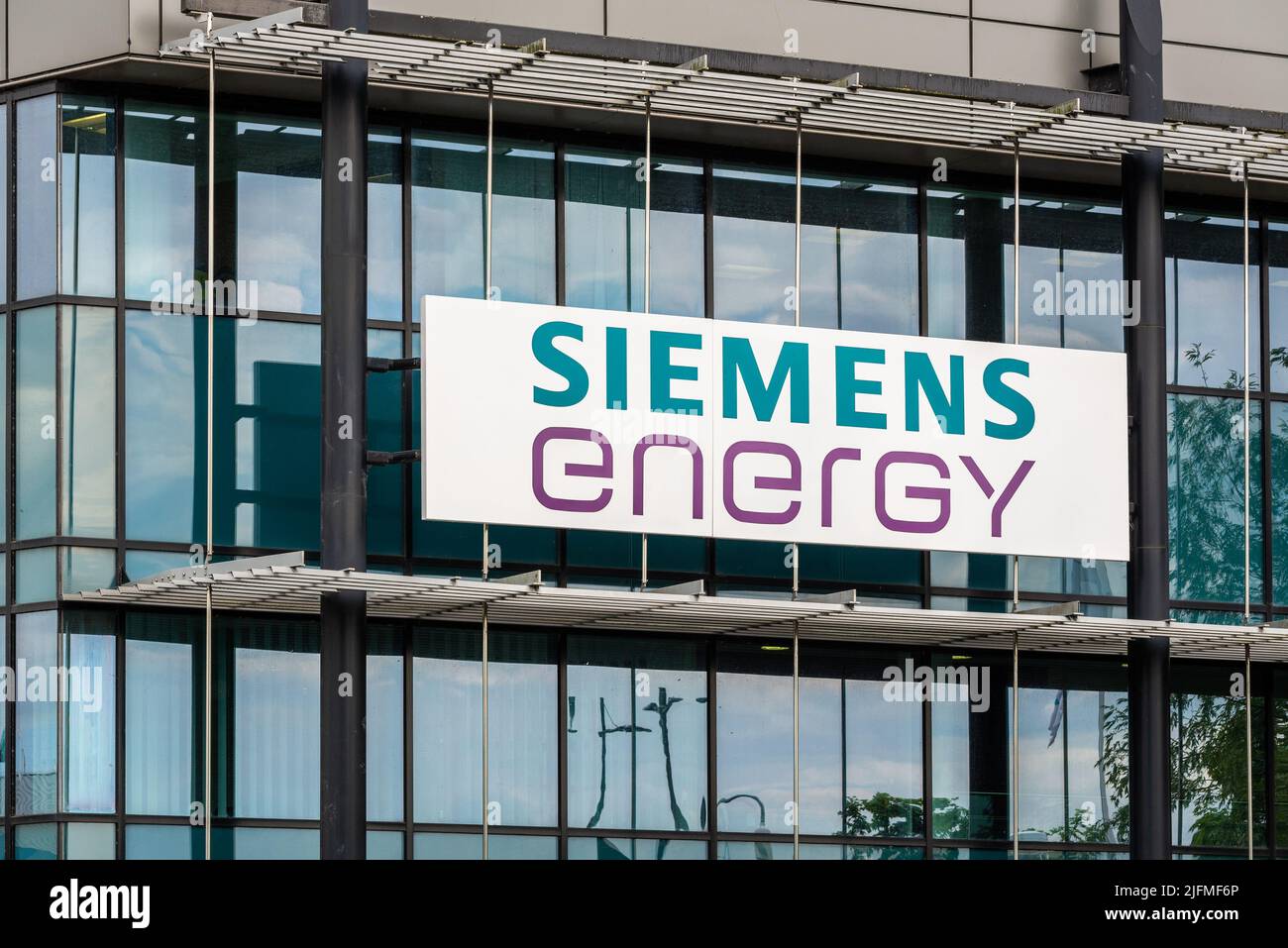 Das deutsche Ingenieurunternehmen Siemens Energy Logo auf seinem Bürogebäude in Lincoln, Großbritannien. Stockfoto