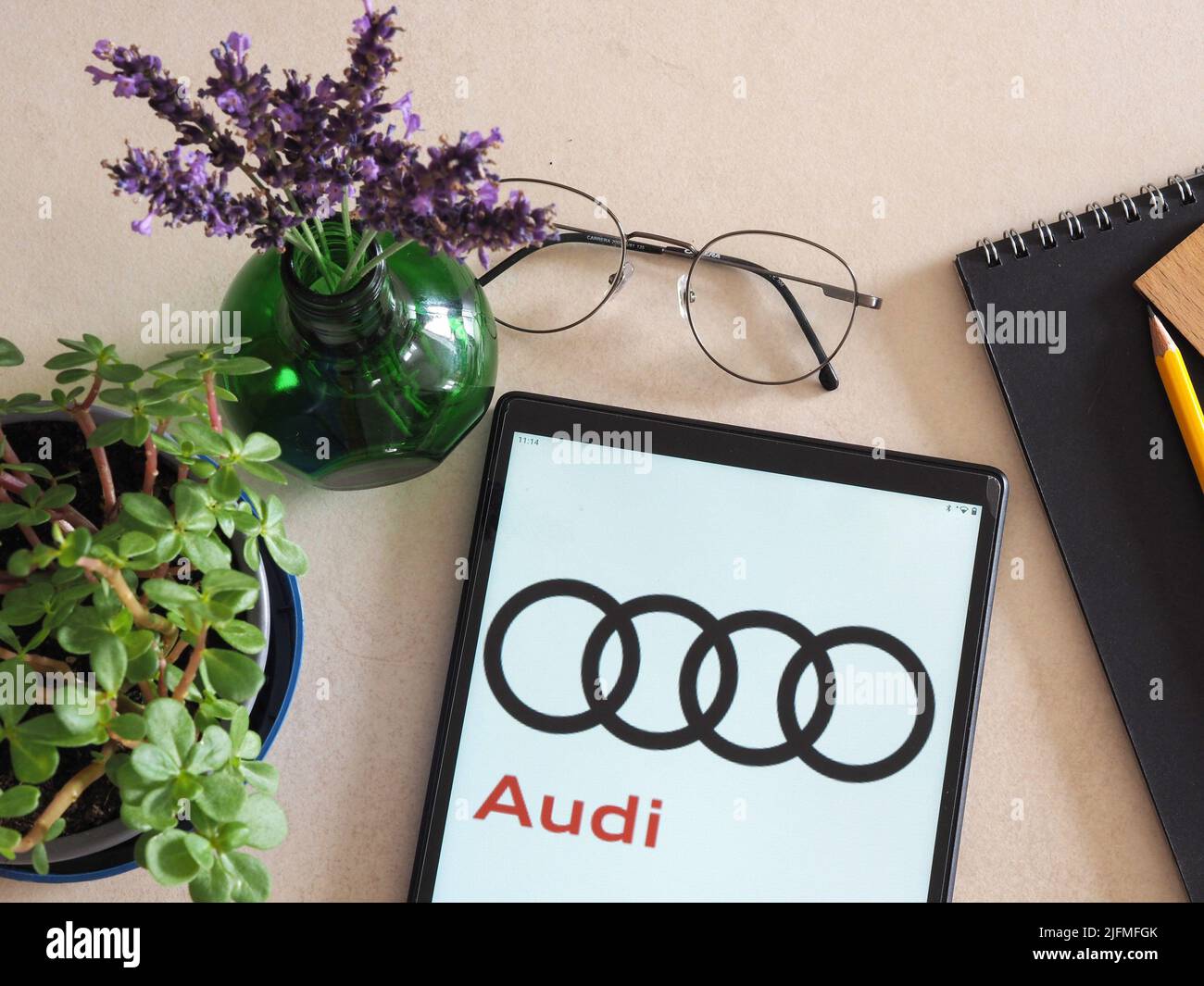 Deutschland. 04.. Juli 2022. In dieser Abbildung ist das Logo der Audi AG auf einem Tablet zu sehen. Kredit: SOPA Images Limited/Alamy Live Nachrichten Stockfoto