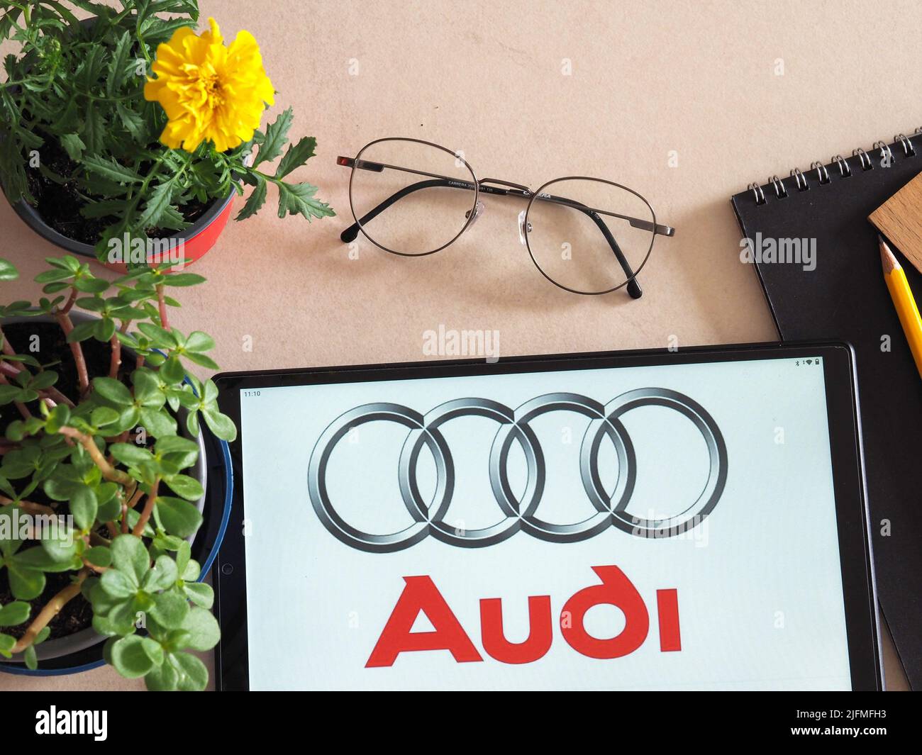 Deutschland. 04.. Juli 2022. In dieser Abbildung ist das Logo der Audi AG auf einem Tablet zu sehen. Kredit: SOPA Images Limited/Alamy Live Nachrichten Stockfoto