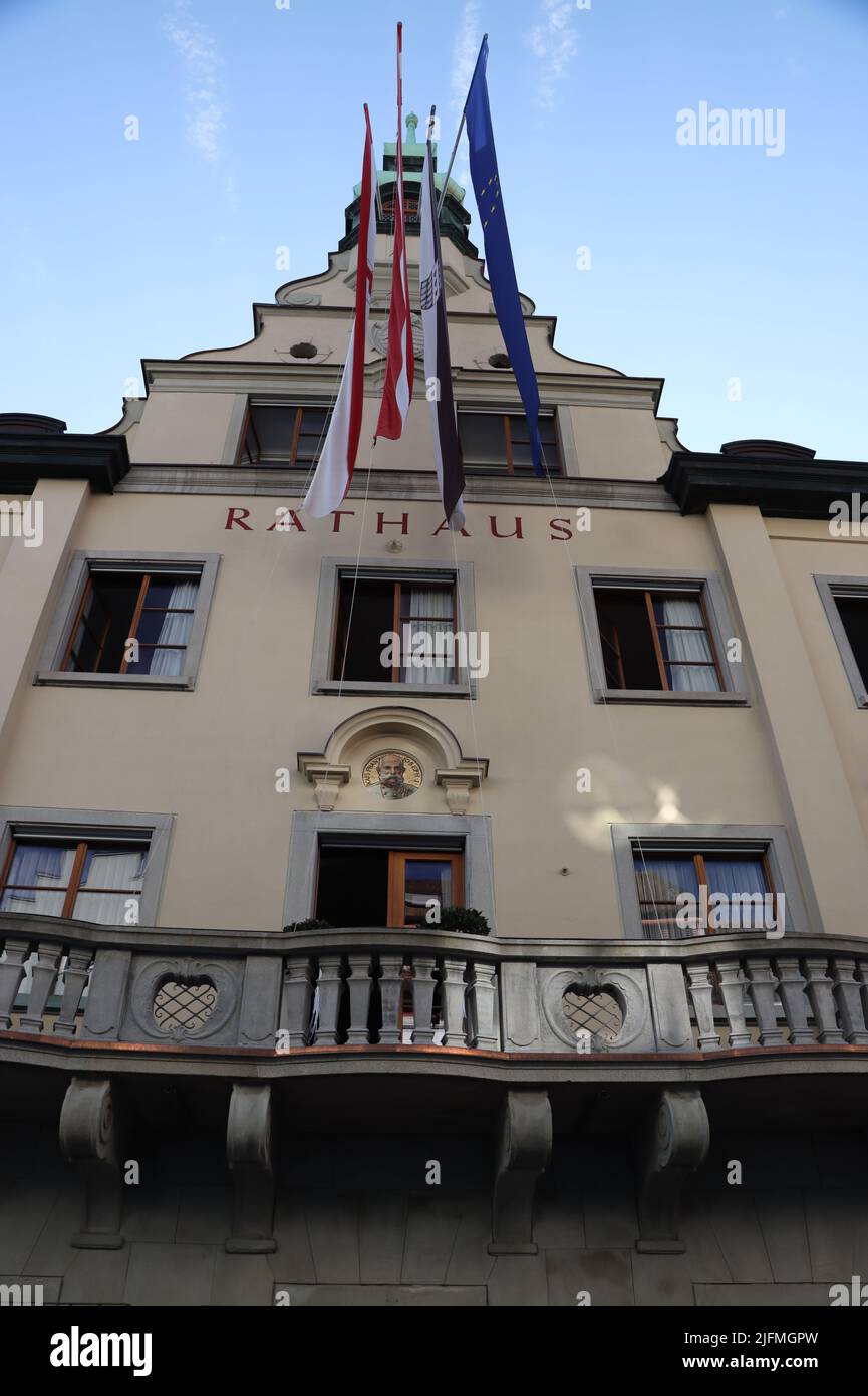 Stadt bregenz in österreich im Sommer mit Innenstadteindrücken von Gebäuden und Sehenswürdigkeiten, die Touristen zum Sightseeing einladen Stockfoto