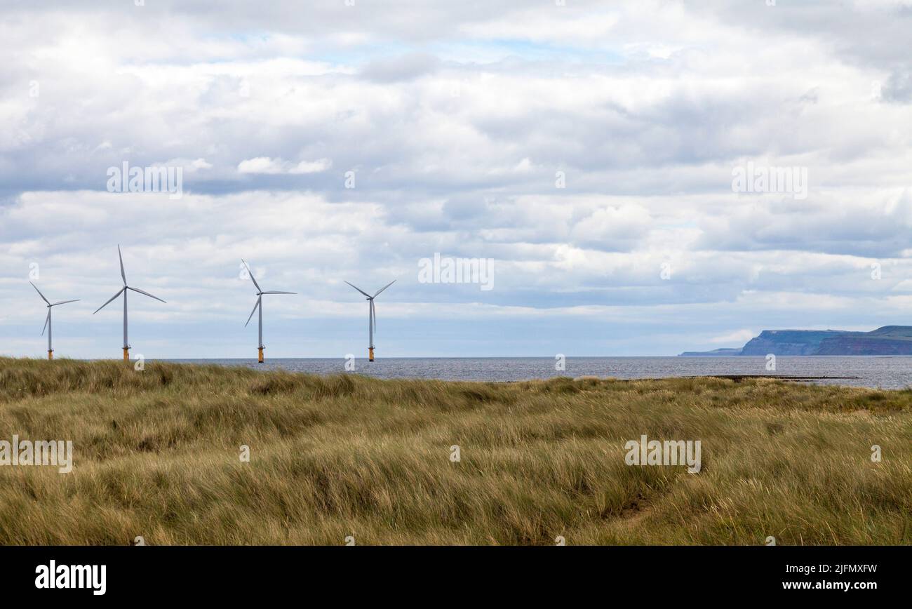 Windturbinen vor der Küste in Redcar, England, Großbritannien Stockfoto