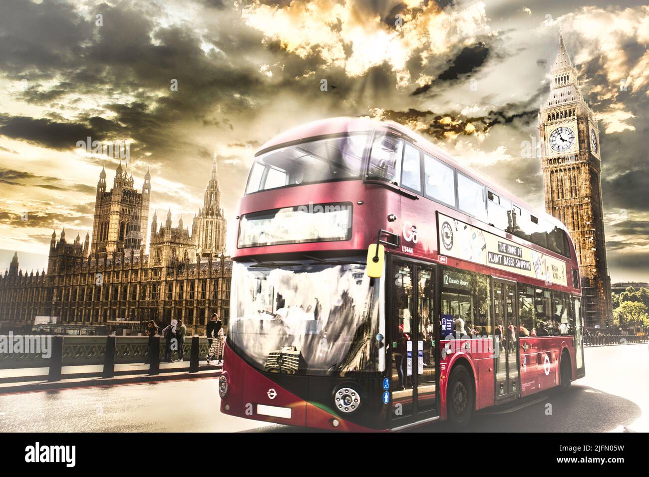 London Bus und die Häuser des parlaments mit dramatischer Wirkung, in London die Hauptstadt von England Stockfoto