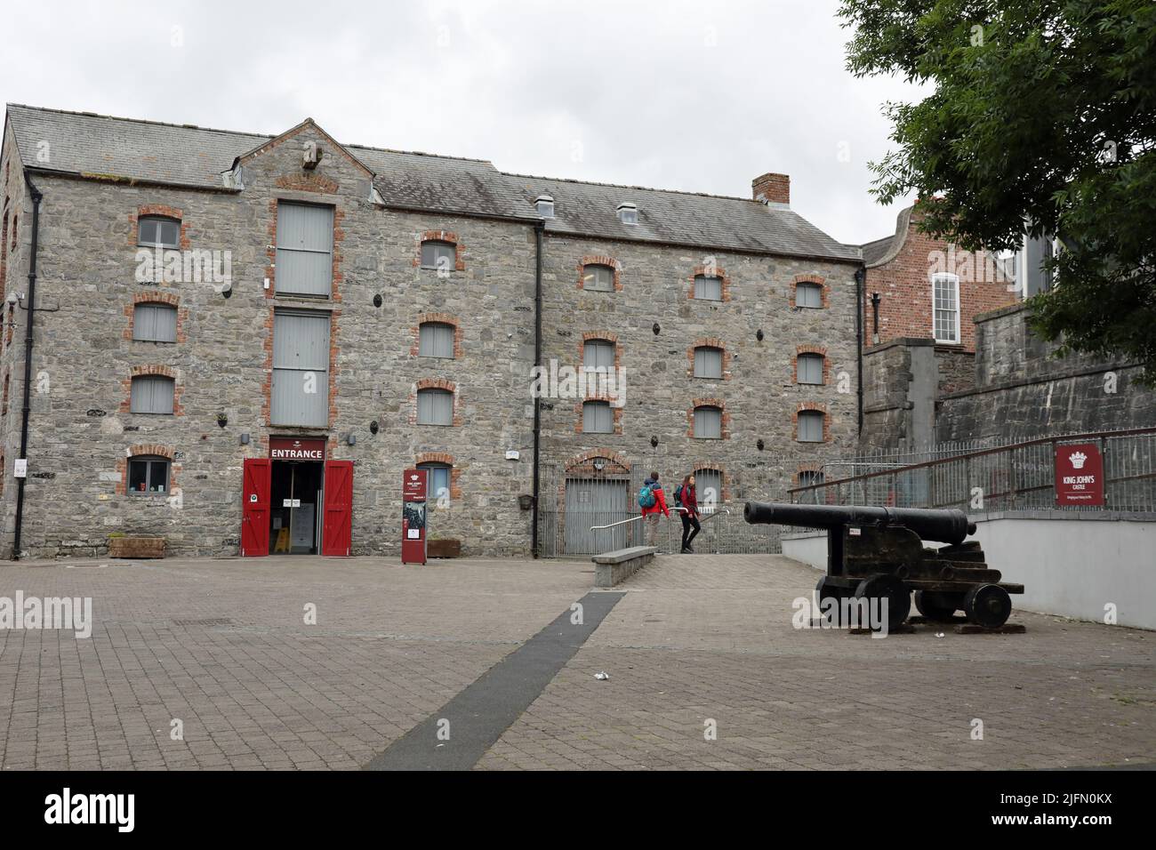 Eintritt zum King Johns Castle in Limerick Stockfoto