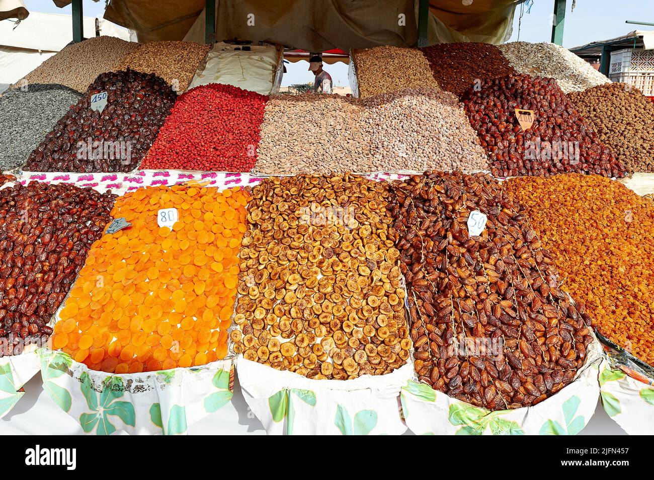 Marokko Marrakesch. Verkauf von getrockneten Früchten Stockfoto