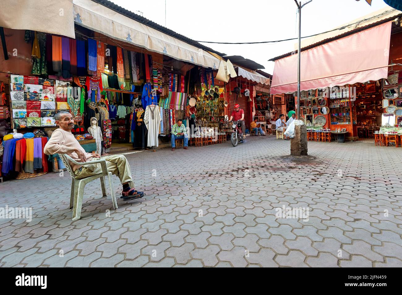 Marokko Marrakesch. Geschäfte in der Medina Stockfoto