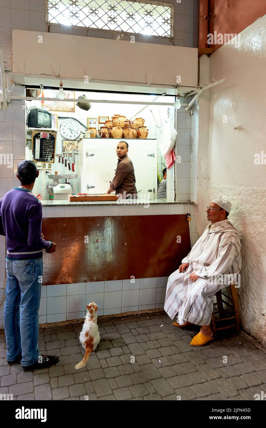 Marokko Marrakesch. Ein Geschäft im Souk Stockfoto