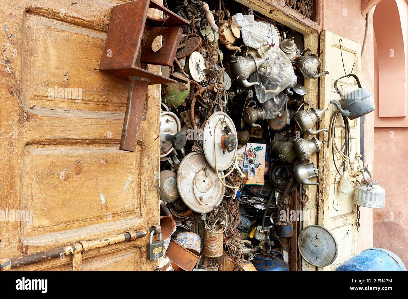 Marokko Marrakesch. Second-Hand-Händler Stockfoto