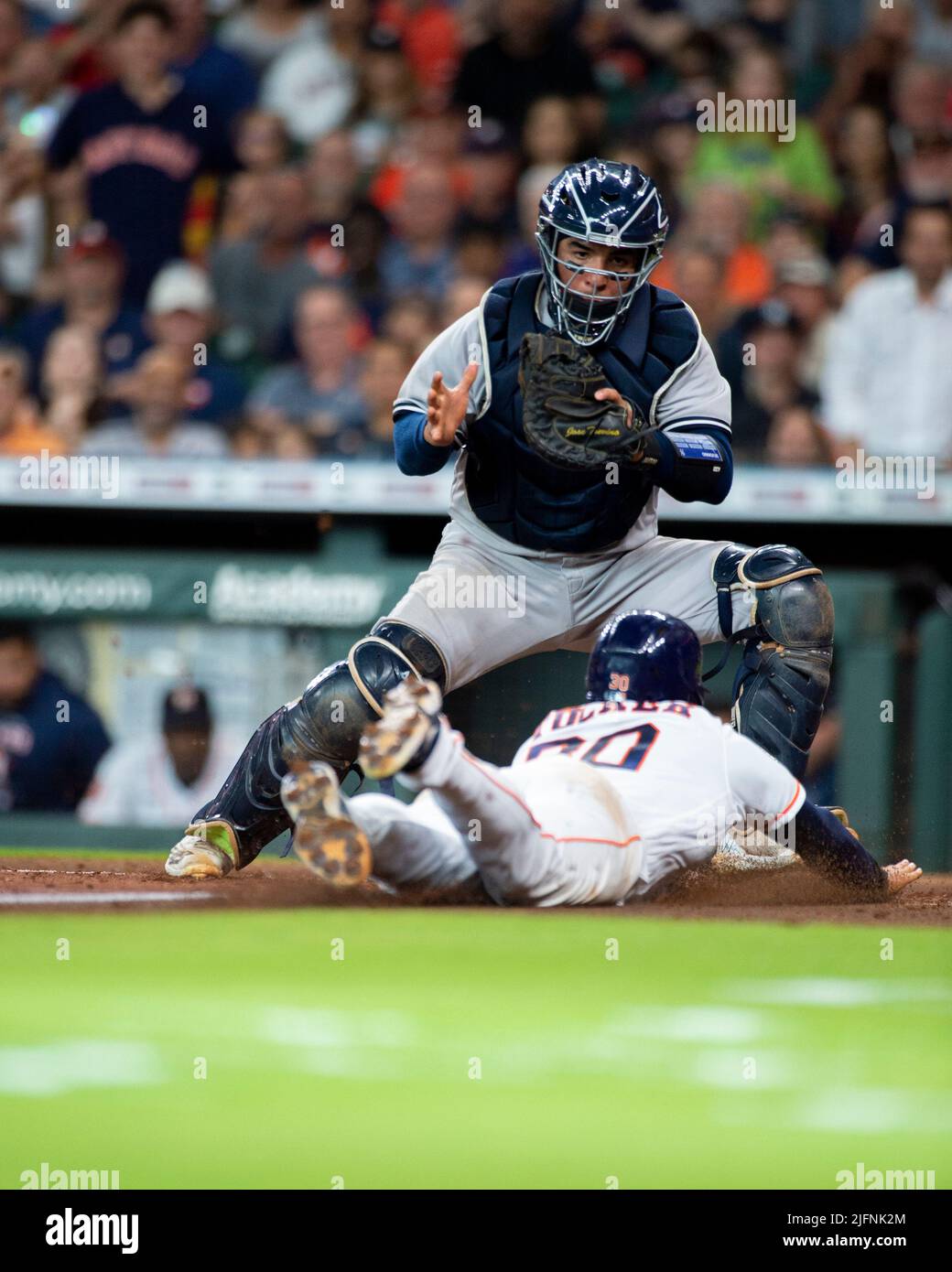 New York Yankees Catcher Jose Trevino (39) markiert Houston Astros rechten Feldspieler Kyle Tucker (30) versucht, Haus während der dritten Inning von zu stehlen Stockfoto