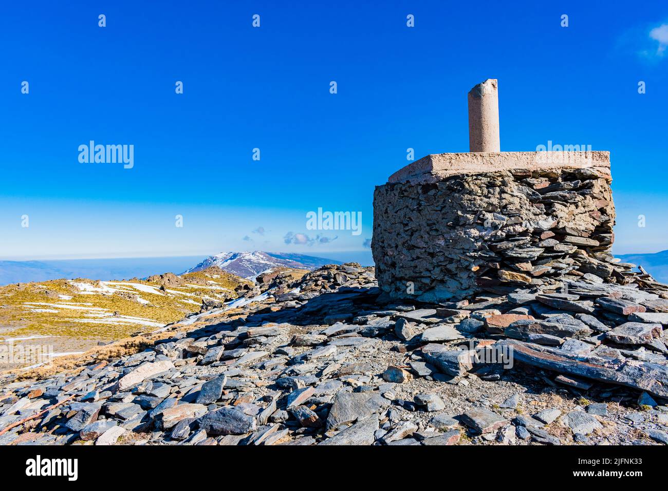 Geografischer Scheitelpunkt auf dem Gipfel des Chullo. El Chullo, mit einer Höhe von 2.612 Metern über dem Meeresspiegel, ist der höchste Gipfel in der Provinz Almería, Stockfoto