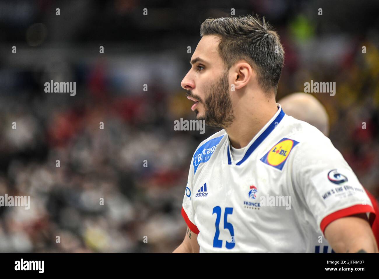 Hugo Descat (Frankreich) gegen Schweden. EHF Euro 2022. Halbfinale Stockfoto