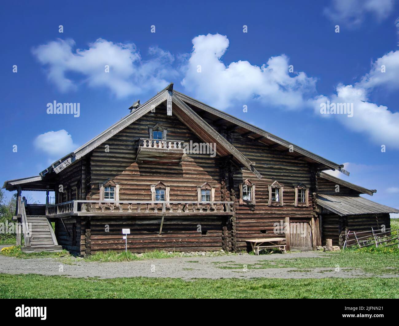 Kiži ist eine Insel in Karelien Russland, gekennzeichnet durch Holzkirchen und Häuser und ist eines der beliebtesten touristischen Destinationen in Russland Stockfoto