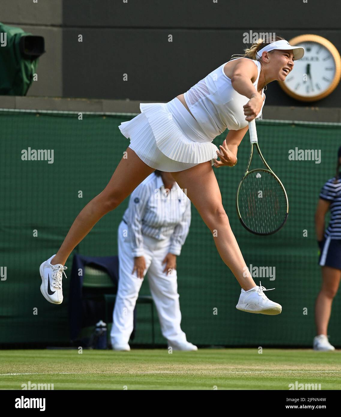 Amanda anisimova wimbledon aktion -Fotos und -Bildmaterial in hoher 