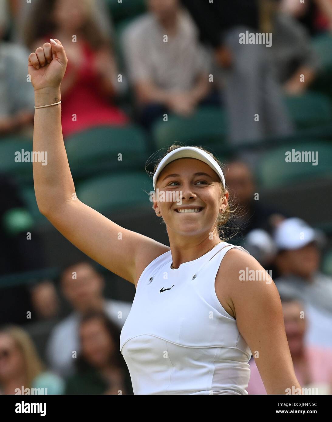 Amanda anisimova wimbledon aktion Fotos und Bildmaterial in hoher