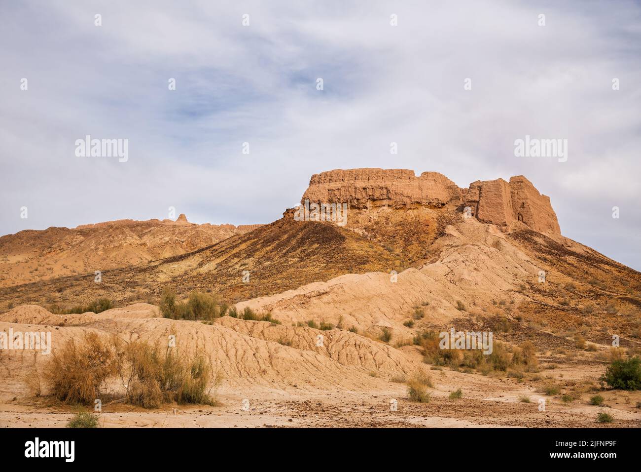 Zwei alte Festungen Ayaz Kala in der Kyzylkum-Wüste auf dem Gebiet des modernen Usbekistans Stockfoto